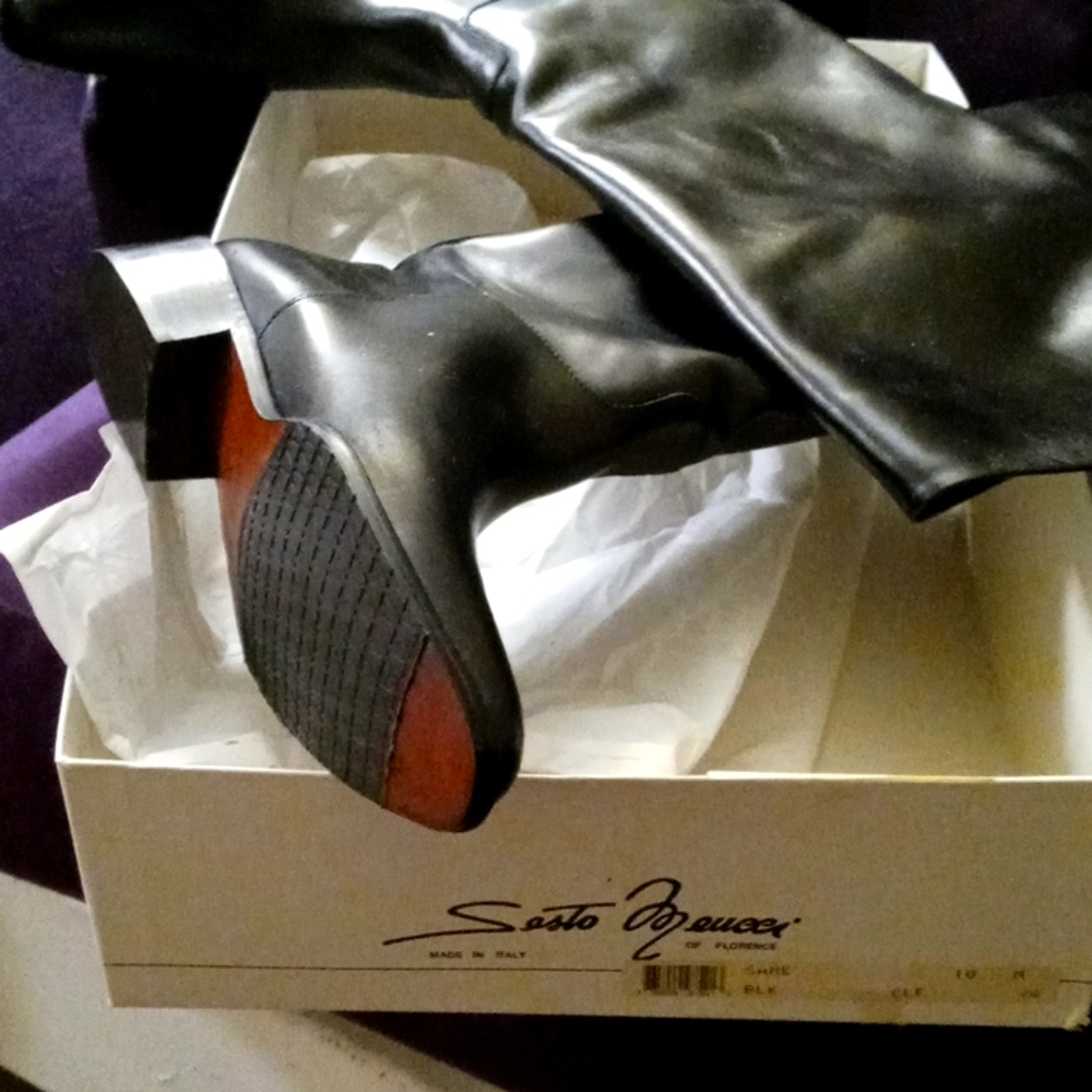 A pair of size 10 SESTIO MEUCCI. KNEE HIGH BLACK .